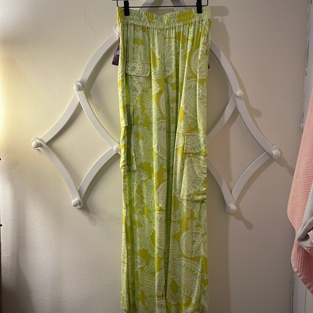 Women’s Green Paisley Wide-Leg Pants